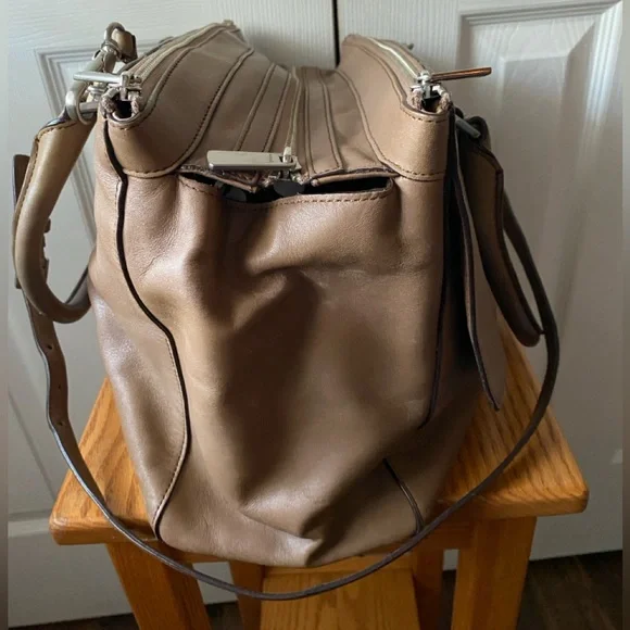 COACH Legacy Pinnacle Harper Turn Lock Satchel Tawny Brown Leather A1371-23563 - Picture 3 of 16